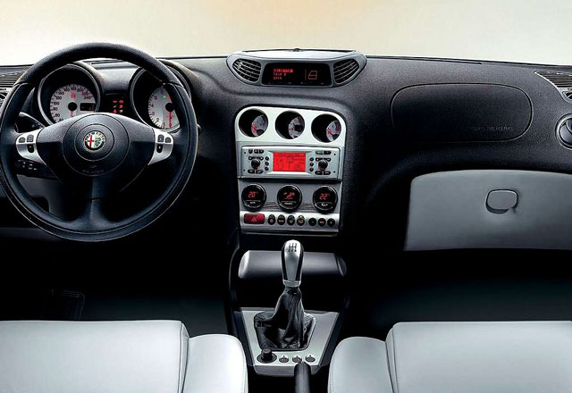 Alfa Romeo 156 - pregled napak, težav, okvar in vpoklicev